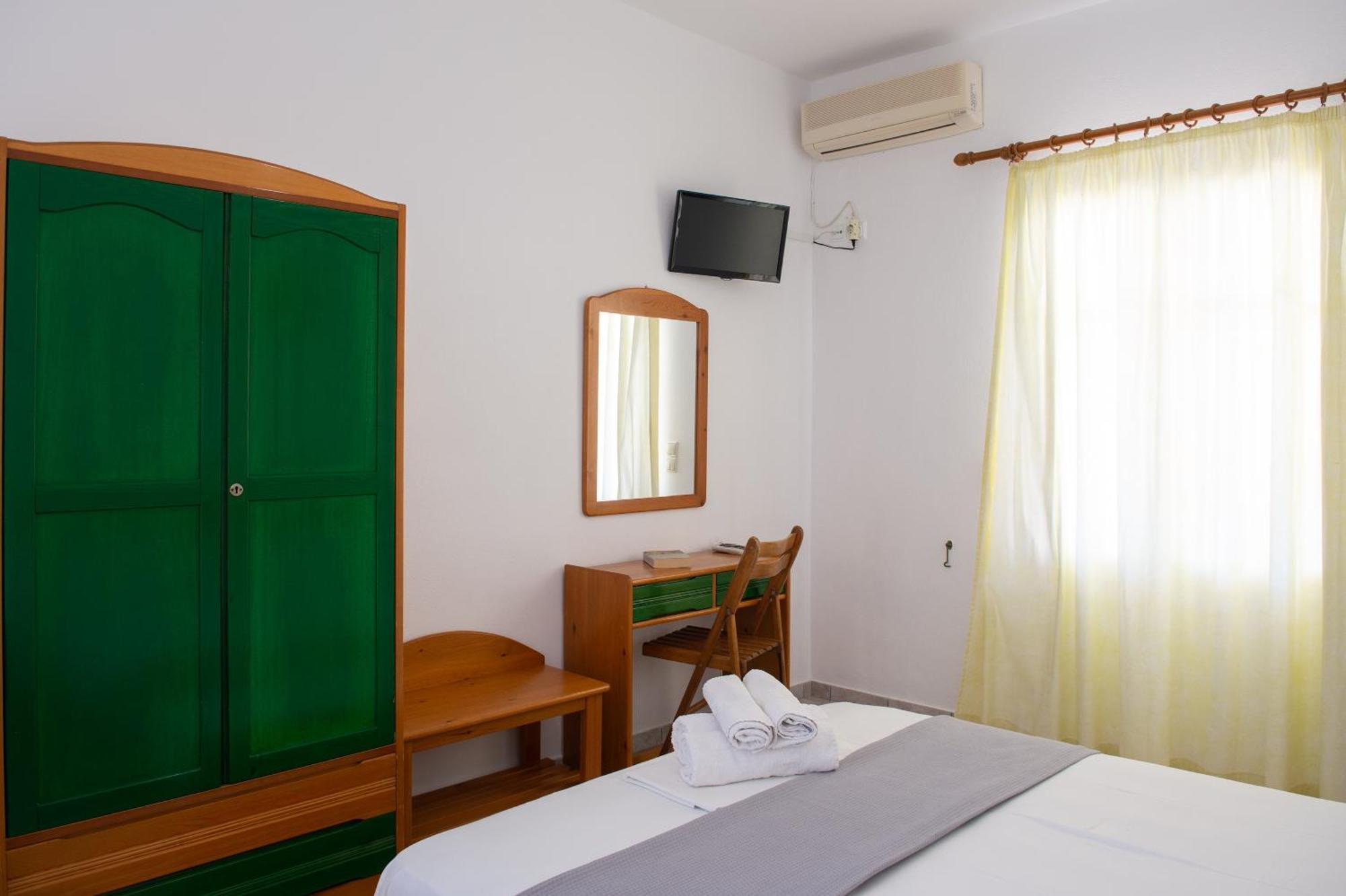 Morpheas Pension Rooms & Apartments Kamares  Room photo